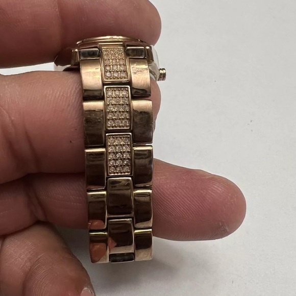 DKNY Rose Gold model  NY8399 new battery keeps time date accurate - Picture 7 of 12